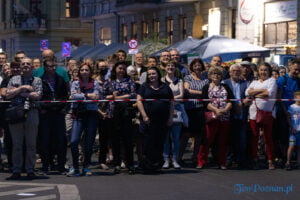 Poznań: Odsłonięcie pomnika Smolenia w kabaretowym stylu