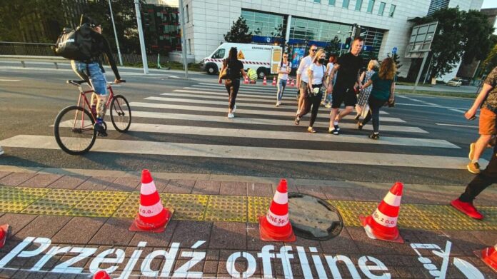 pierwszy napis Przejdź offline fot. ZDM