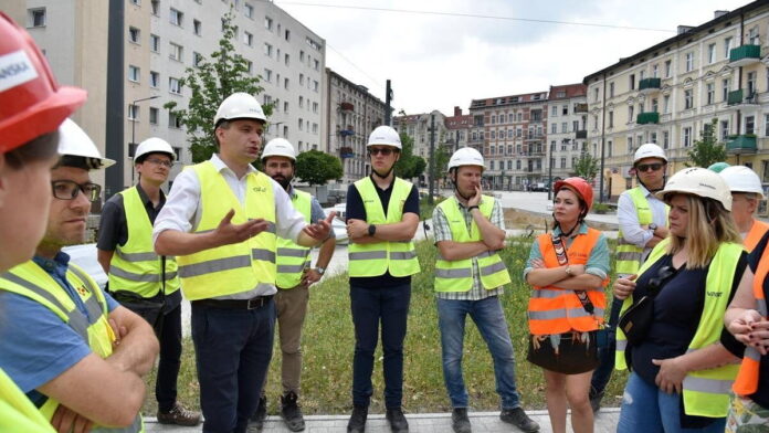 wizyta radnych na Rynku Łazarskim fot. UMP