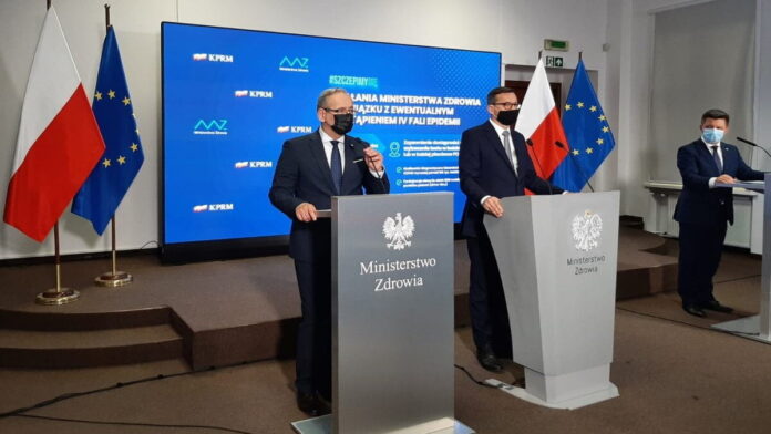 Adam Niedzielski, Mateusz Morawiecki, Michał Dworczyk fot. KPRM