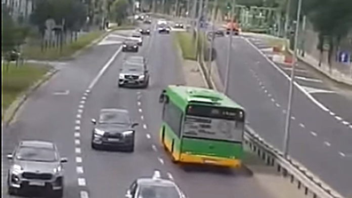 autobus jadący pod prąd prt scr