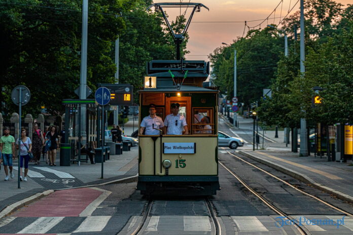 Historyczna linia tramwajowa H nocna obsługiwana wagonami Bergishe Stahlindustrie typu I oraz Carl Weyer fot. Sławek Wąchała