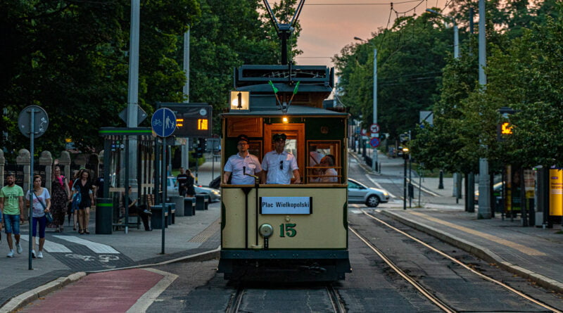 Historyczna linia tramwajowa H nocna obsługiwana wagonami Bergishe Stahlindustrie typu I oraz Carl Weyer fot. Sławek Wąchała