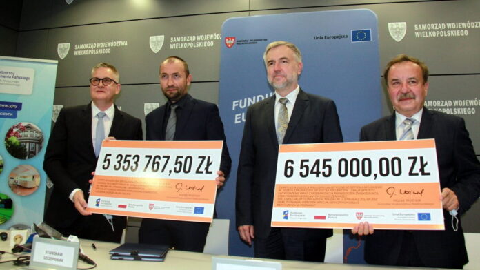 Marek Woźniak, podpisanie umów fot. UMWW