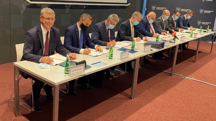 podpisanie umów fot. UMiG Swarzędz