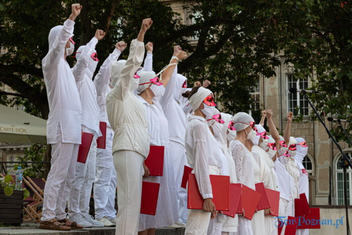 Volny Chor z Białorusi w Poznaniu. Plac Wolności fot. Sławek Wąchała