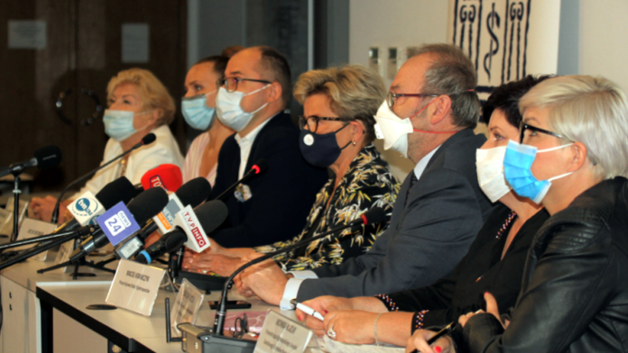 konferencja prasowa, wielki protest pracowników ochrony zdrowia, fot. NIL