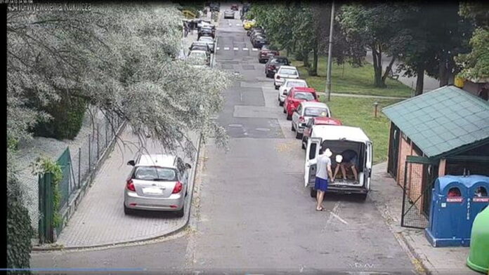 podrzucanie śmieci fot. SMMP