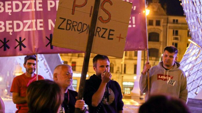 protest przeciwko lex TVN fot. S. Wąchała