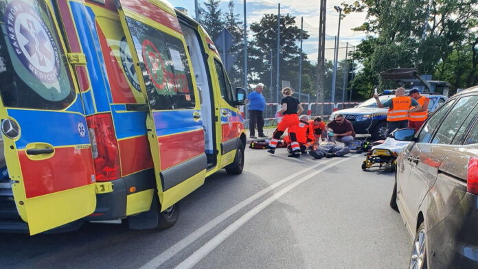 ratowanie mężczyzny przez strażników gminnych fot. Gmina Dopiewo