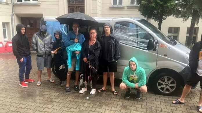 zniszczony samochód fot. ROŚŁ