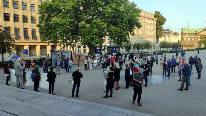 demonstracja w obronie wolnych mediów fot. K. Adamska
