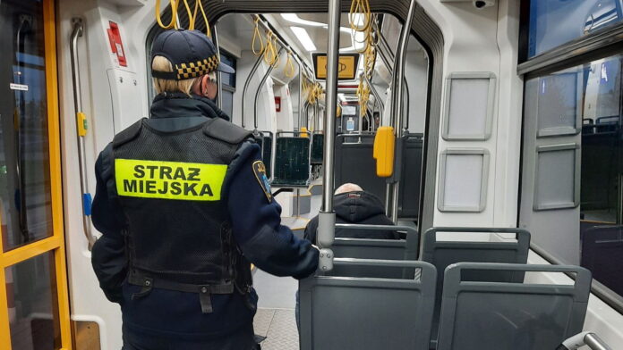 kontrola maseczek fot. ZTM