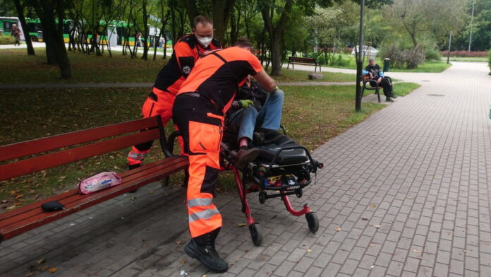 pomoc bezdomnemu fot. SMMP