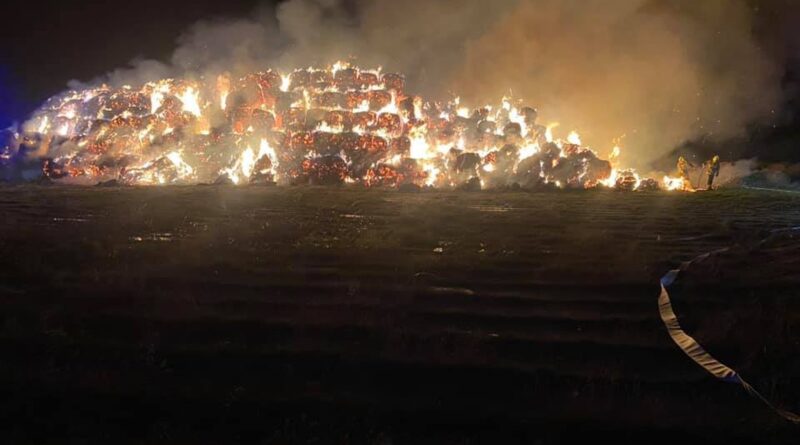 pożar balotów słomy fot. OSP Stęszew