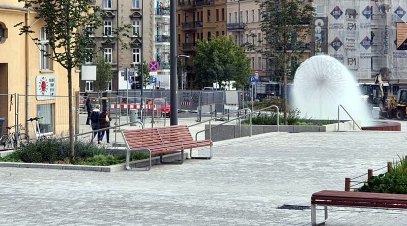 Rynek Łazarski, fontanna fot Mariusz Wiśniewski FB