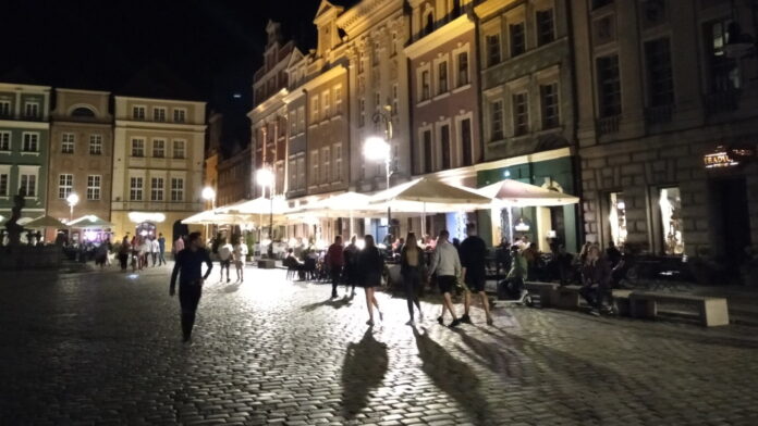 Stary Rynek nocą fot. L. Łada