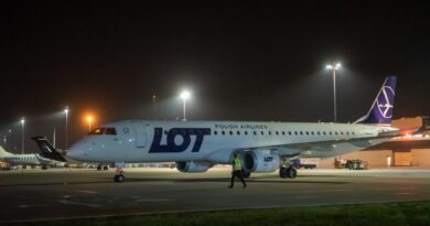 samolot PLL LOT, zdjęcie ilustracyjne fot. Port Lotniczy Poznań Ławica