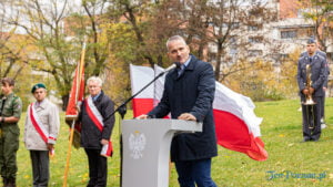 Odsłonięcie tablicy przy Skwerze imienia Lecha i Marii Kaczyńskich w Poznaniu fot. Sławek Wąchała