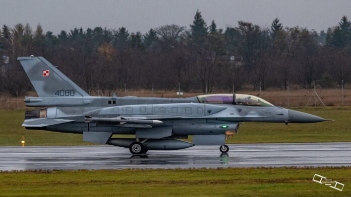 F16, ćwiczenia fot. Port Lotniczy Poznań Ławica