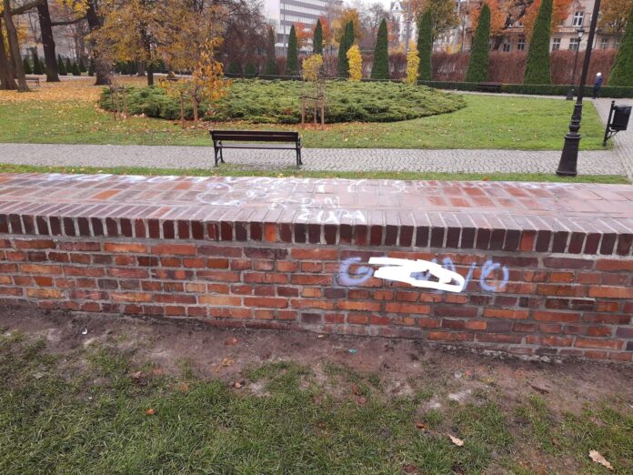 mur