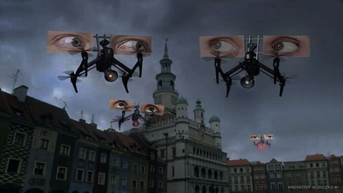 Przybysze, Krzysztof Wodiczko fot. Galeria Miejska Arsenał