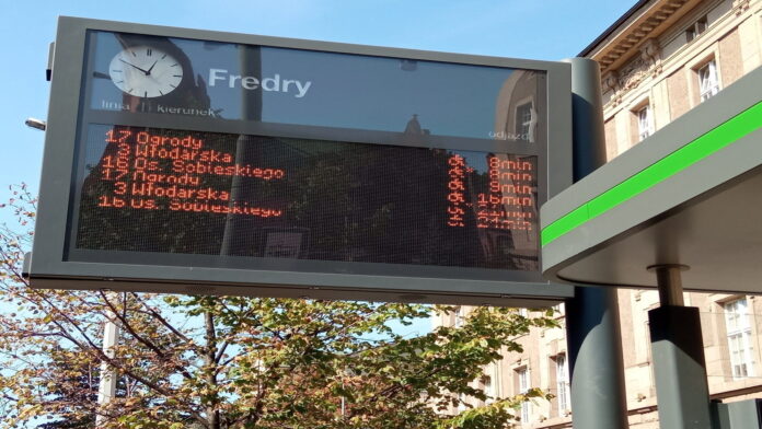 tablica informacyjna, przystanek Fredry fot. L. Łada