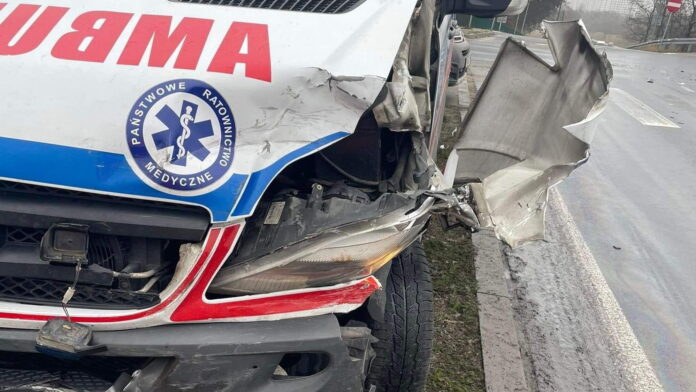 kolizja, karetka pogotowia fot. Pogotowie Ratunkowe w Poznaniu