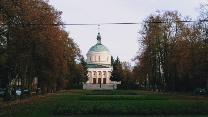kościół św. Jana Vianneya fot. L. Łada