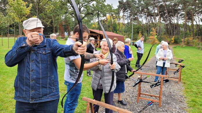 Promień, nauka strzelania z łuku fot. MOPR