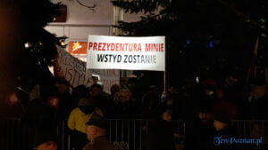 Protest podczas wizyty Prezydenta Andrzeja Dudy w Poznaniu 27.12.2021 fot. Sławek Wąchała