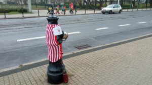 udekorowany hydrant fot. L. Łada