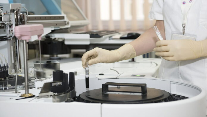 szpital, laboratorium fot. Darko Stojanovic, pixabay