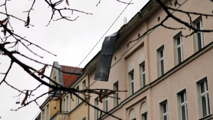 zerwany dach, straż pożarna fot. Sławek Wąchała