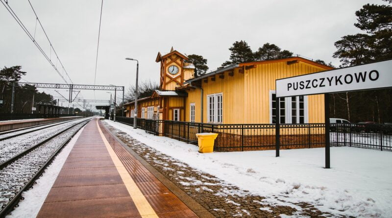 Dworzec w Puszczykowie - fot. Anna Skalska, Starostwo Powiatowe w Poznaniu