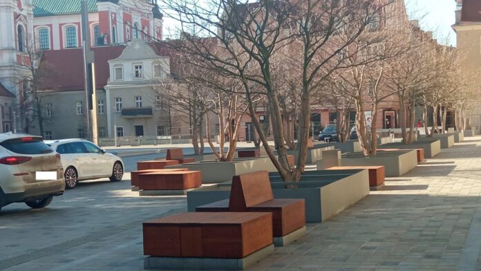 plac Kolegiacki pod koniec remontu fot. L. Łada