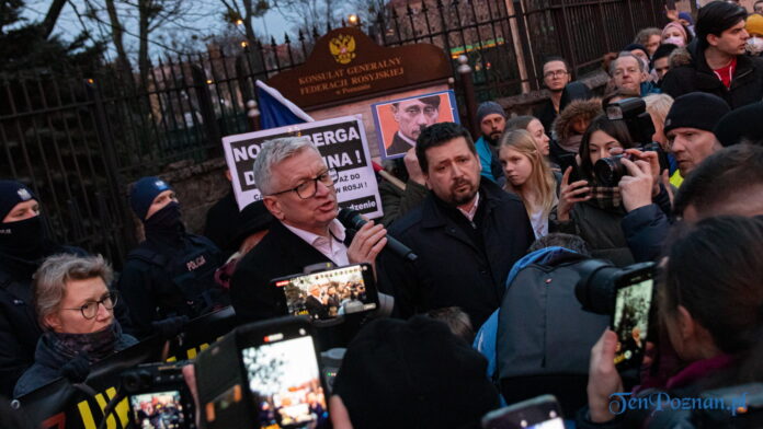 Protest przeciwko agresji Rosji na Ukrainę pod Konsulatem Rosji w Poznaniu fot. Sławek Wąchała