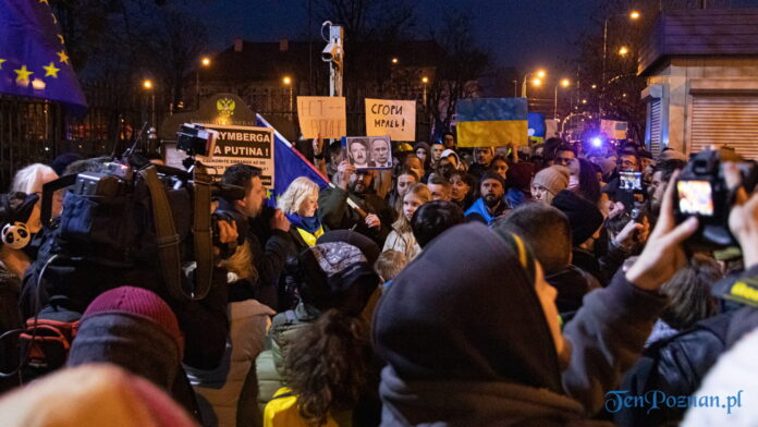 Protest przeciwko agresji Rosji na Ukrainę pod Konsulatem Rosji w Poznaniu fot. Sławek Wąchała