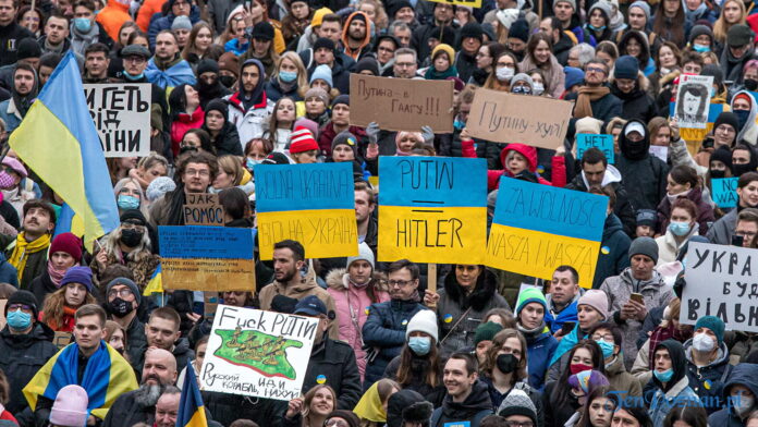 Solidarni z Ukrainą - Poznań Plac Wolności fot. Magda Zając