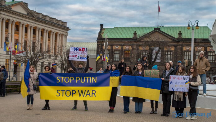 Solidarni z Ukrainą - Poznań Plac Wolności fot. Magda Zając