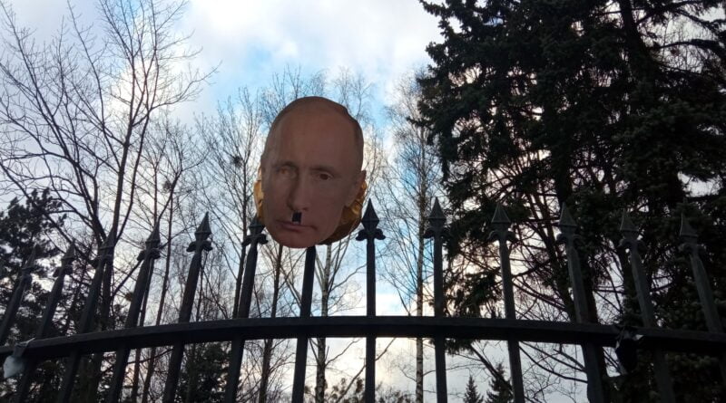 "Ukraina bez Putina", protest przed konsulatem rosyjskim fot. L. Łada