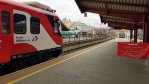 pociąg specjalny dla uchodźców na dworcu w Przemyślu fot. UMWW