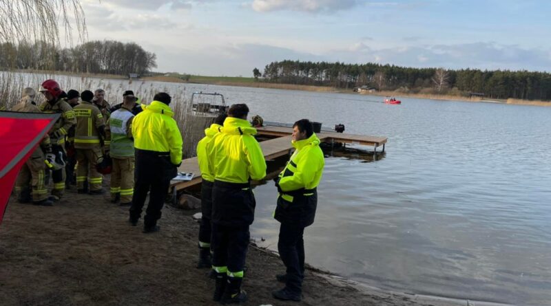 wypadek na jeziorze Kłeckim fot. policja Gniezno