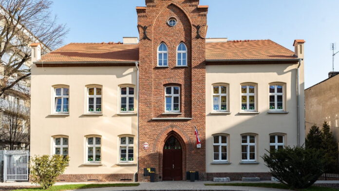 zabytkowa szkoła po remoncie fot. UMP