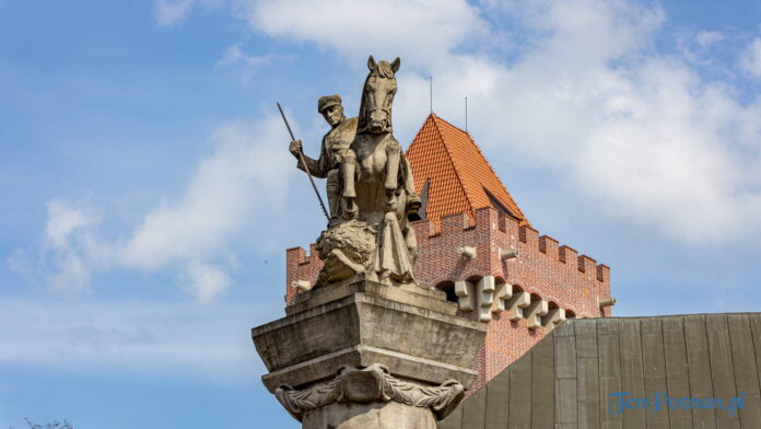 Dzień Ułana - uroczystości pod pomnikiem w Poznaniu fot. Sławek Wąchała