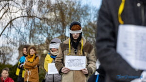 Performance dla upamiętnienia ofiar na Ukrainie fot. Sławek Wąchała