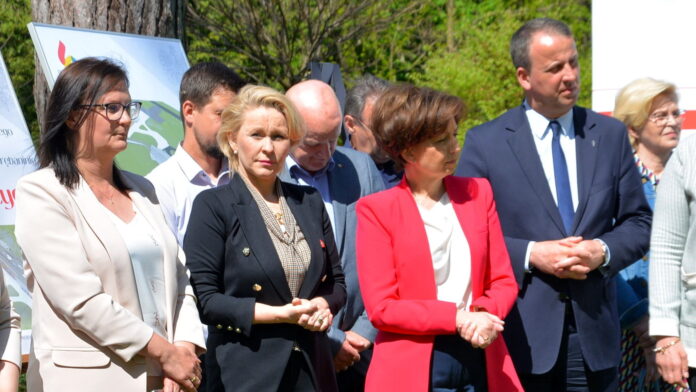pieniądze dla szpitala, Grębanin, wojewoda Michał Zieliński fot. WUW