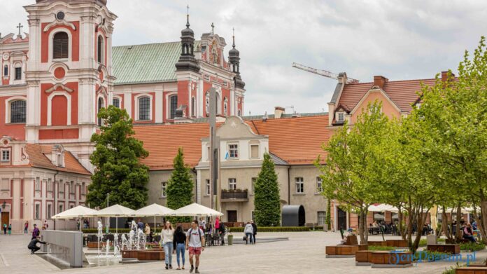 Plac Kolegiacki - Poznań fot. Sławek Wąchała