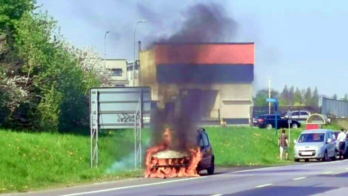 pożar samochodu fot. OSP Brzeźno