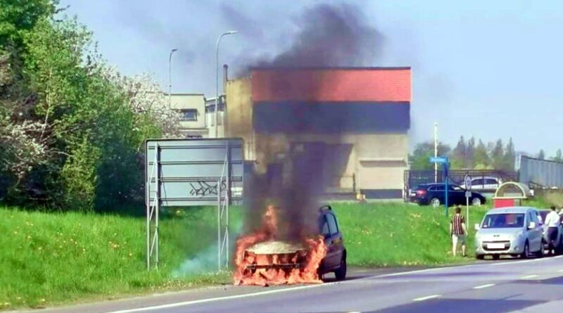 pożar samochodu fot. OSP Brzeźno